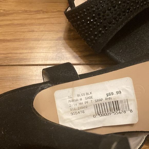 Black sandals size 10 - Picture 2 of 2